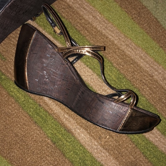 NWB- gold sandals leather Stuart Weitzman wedges - Picture 9 of 11
